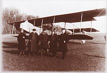 Schwadeflugzeug auf dem Flugplatz Weimar